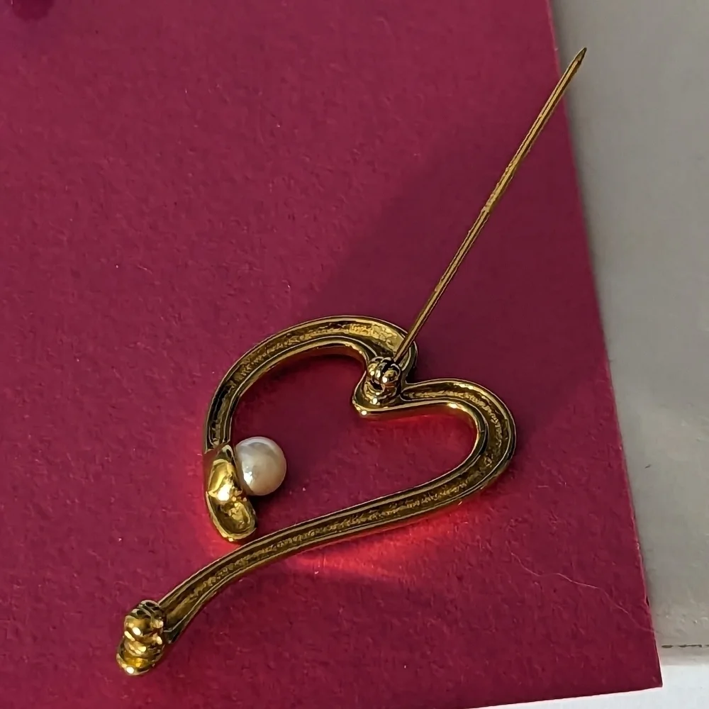 Heart Brooch Pin Faux Pearl Signature Pin 10kt gp, 2